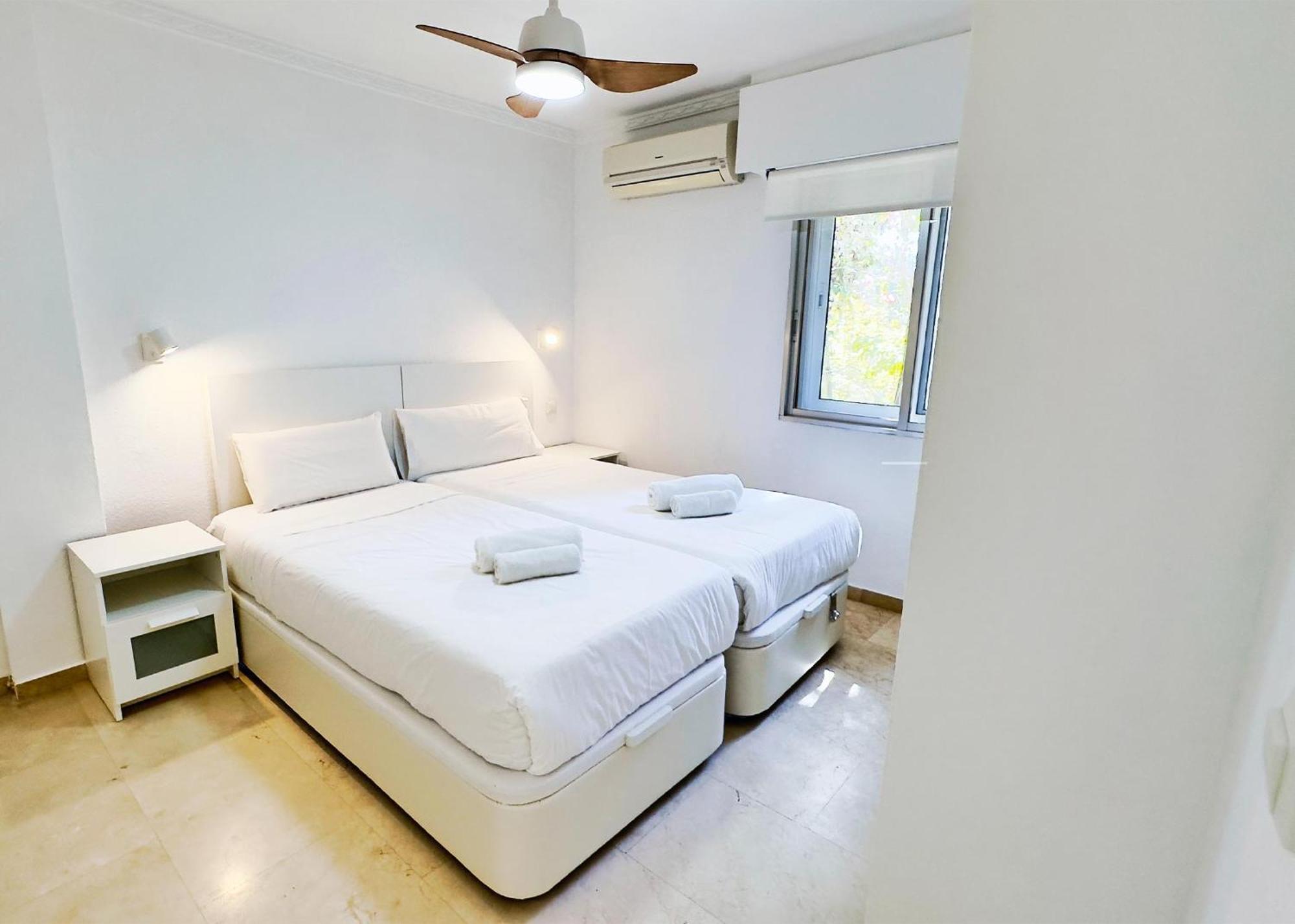 1 Bedroom Apartment Second Line Beach- Parque Marbella Building Exterior foto